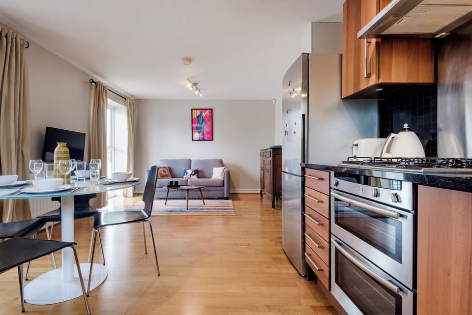 Apartment (1 Bedroom) | Private kitchen | Fridge, microwave, oven, coffee/tea maker