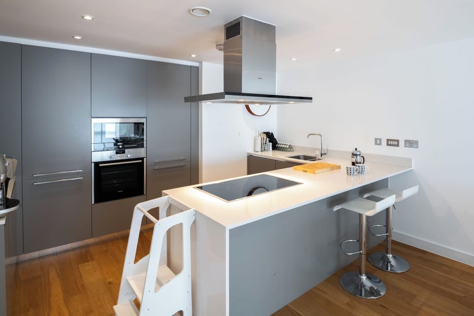 House (3 Bedrooms) | Private kitchen | Fridge, microwave, oven, stovetop