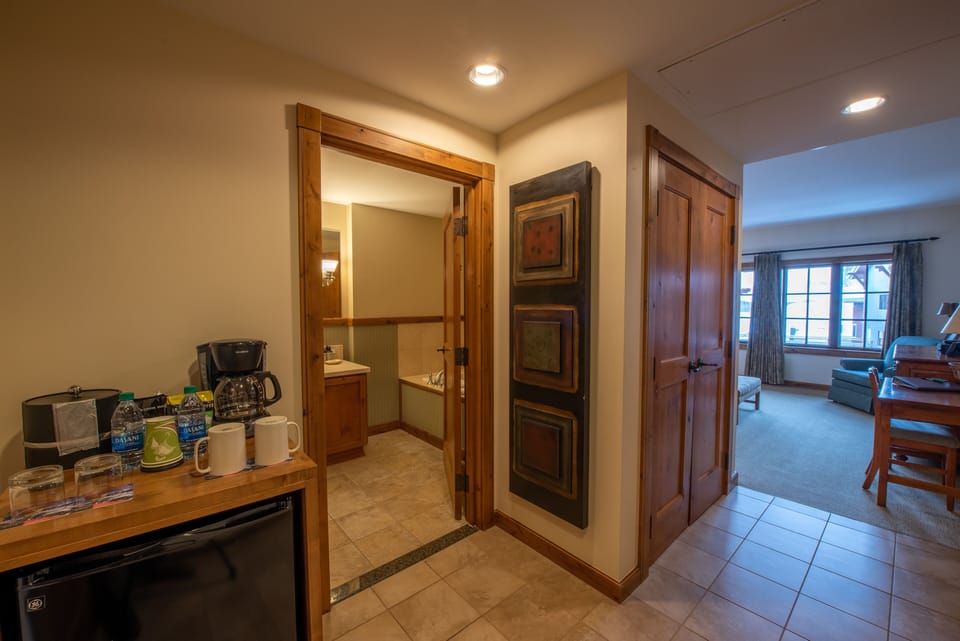 Condo, 3 Bedrooms | Interior