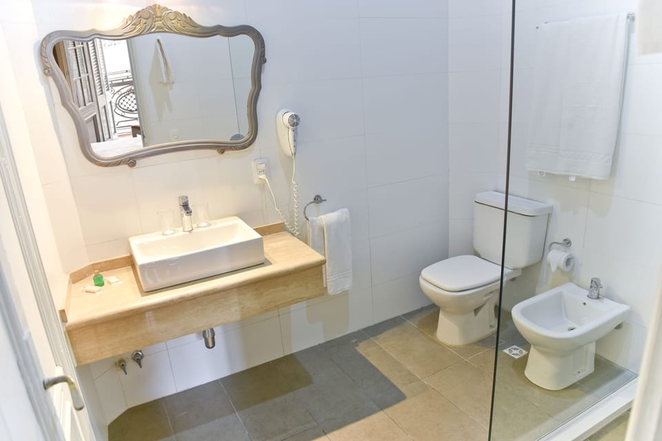 Double Room, 1 Double Bed, Balcony | Bathroom | Shower, free toiletries, hair dryer, bidet