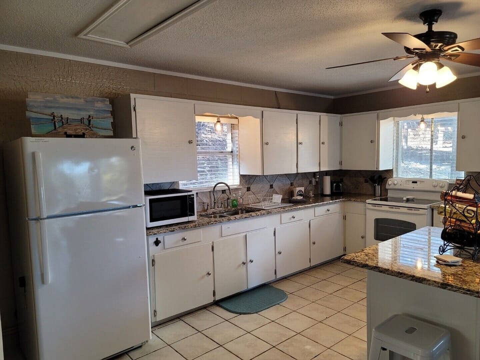 Spacious kitchen with everything you need!