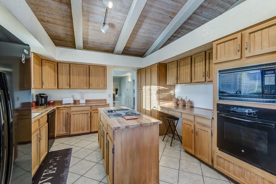 Spacious Kitchen with a Center Island