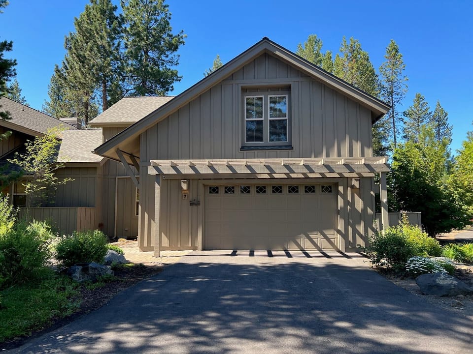 Great location right next to village mall and walking distance to SHARC