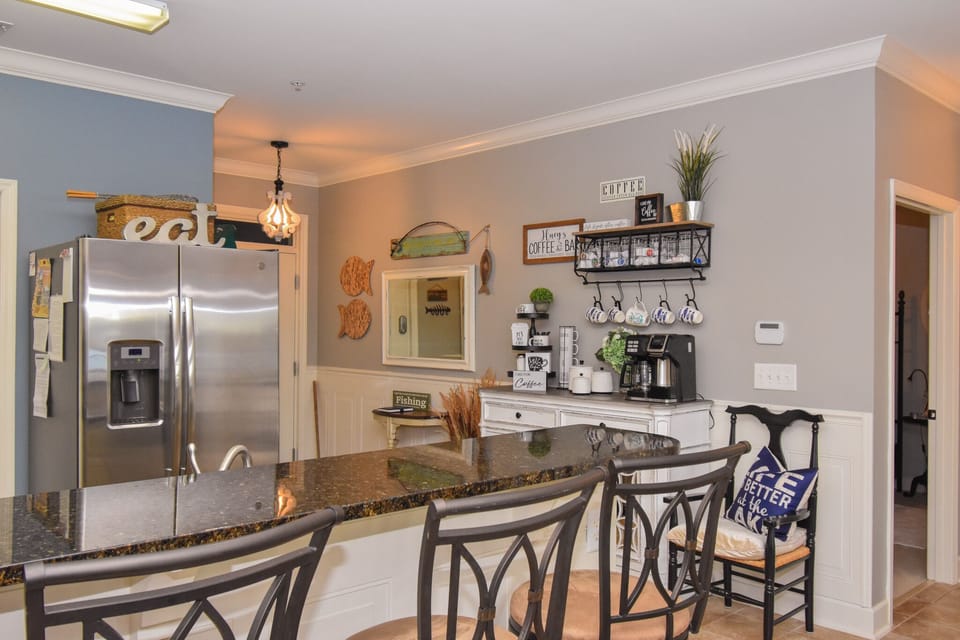 Kitchen and Coffee Bar
