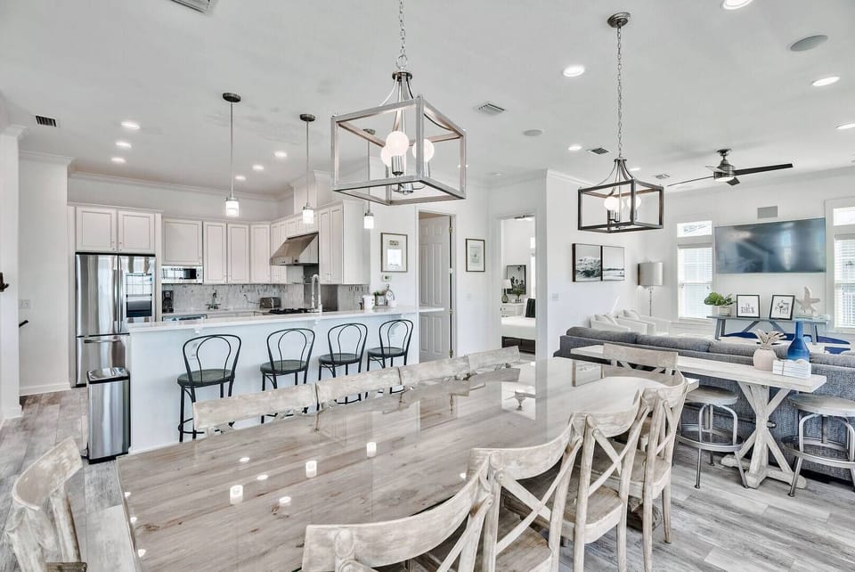 Bright kitchen w/ island seating, pendant lights, and plenty of prep space.