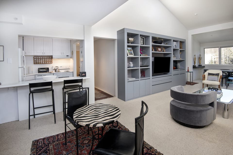 Condo, 2 Bedrooms | Interior
