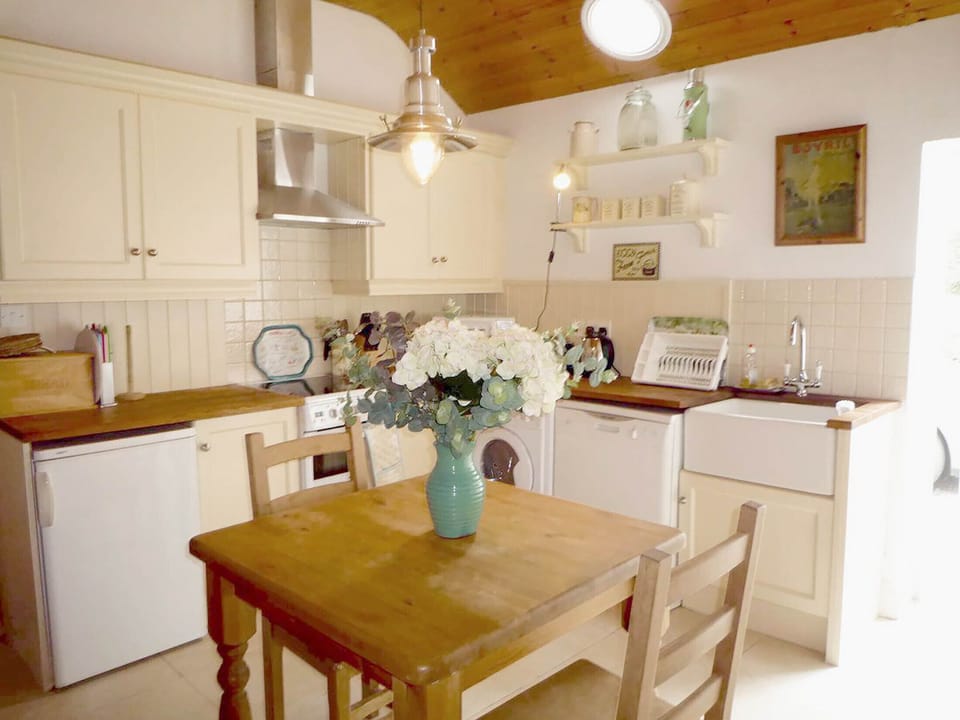 Microwave, highchair
