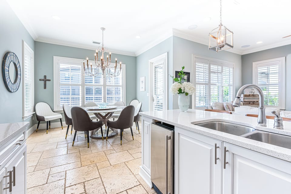 Dining Area & Kitchen