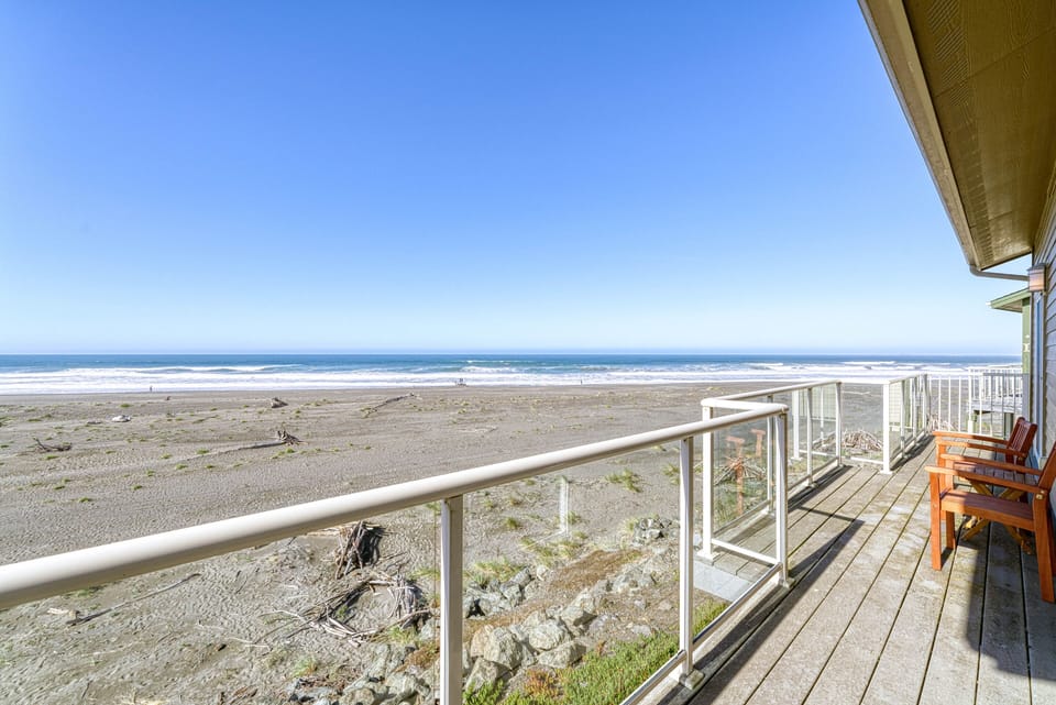 Great deck to watch sunsets!