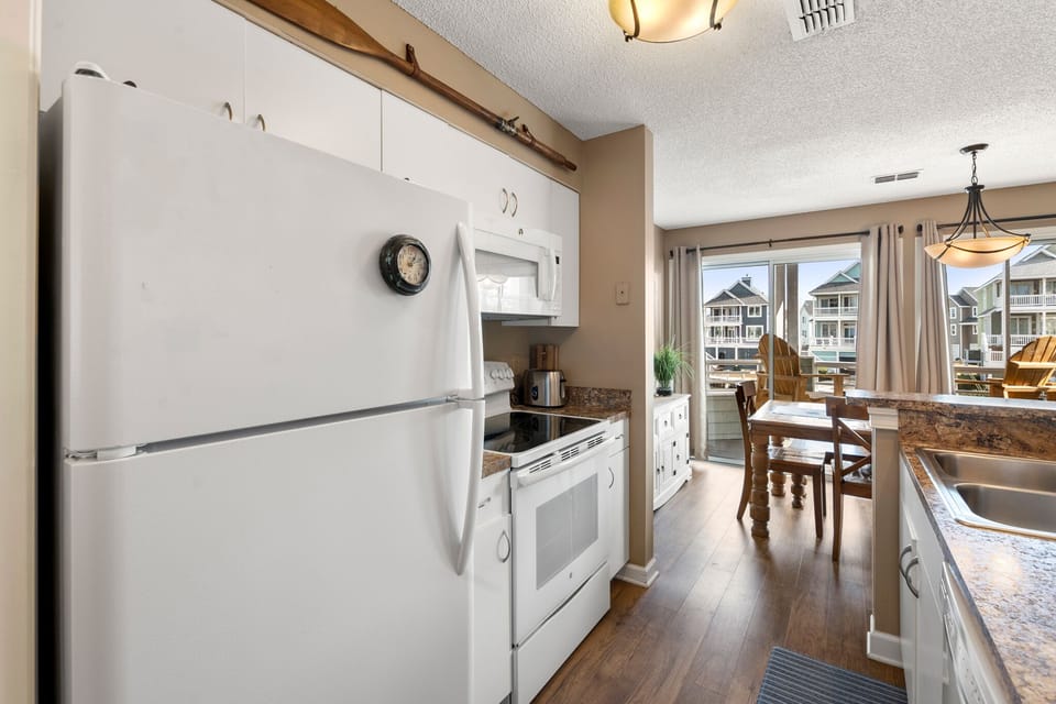 PC612: Dock Holiday l Kitchen
