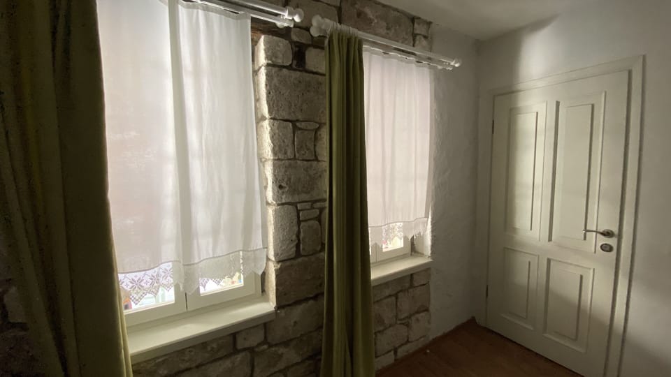 Economy Room, Courtyard View | Living area