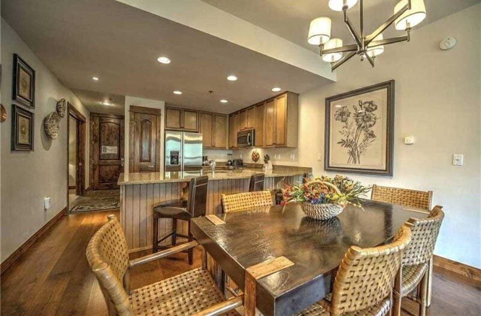 Condo (Breck_BlueSky_402) | Private kitchen