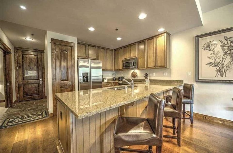Condo (Breck_BlueSky_402) | Private kitchen