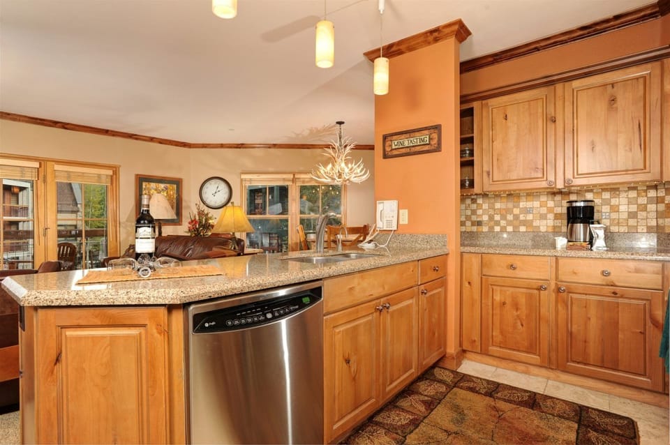 Condo (806-3_Black_Bear) | Private kitchen