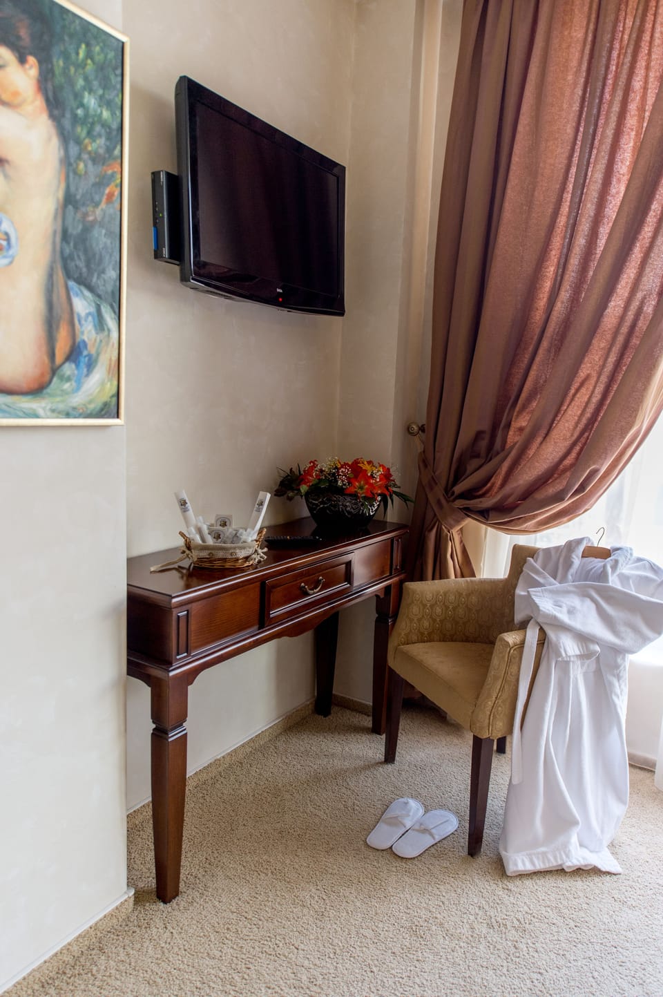 Junior Suite, 1 Bedroom, Jetted Tub, City View | 1 bedroom, premium bedding, minibar, in-room safe