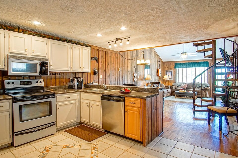 Full kitchen
