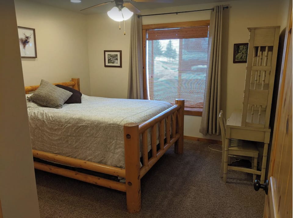 Bedroom 6 (lower level) - sleeps 2