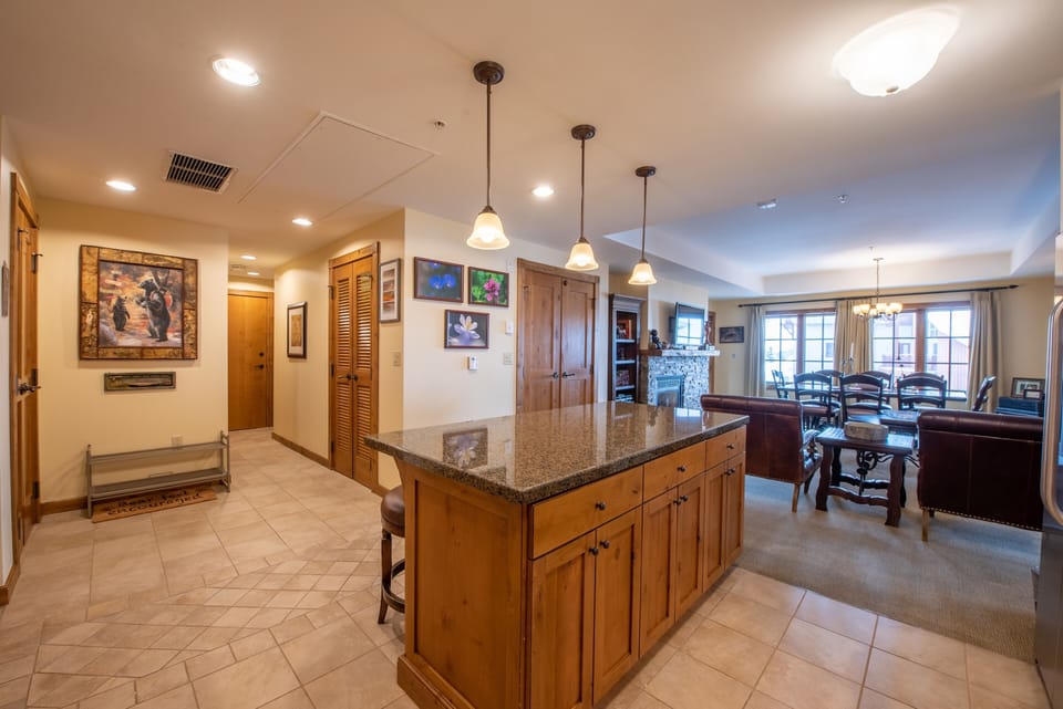 Flooring, Floor, Hardwood, Indoors, Room