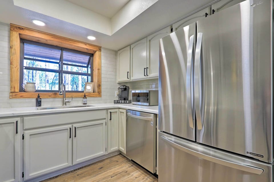 Fully Equipped Kitchen | Crock-Pot | Toaster | Dishware & Flatware