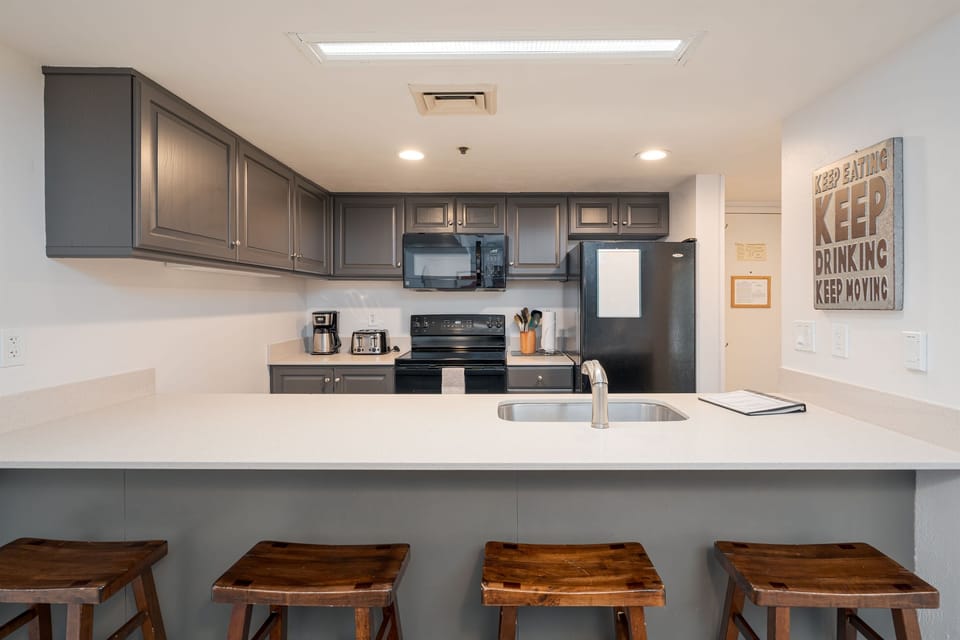 Good size kitchen, large counter area.