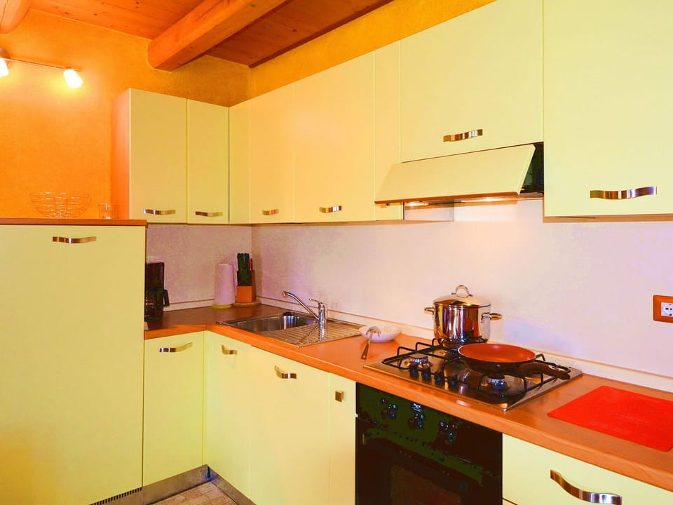 Kitchen, Kitchen Appliance, Countertop, Major Appliance, Interior Design, Wood, Kitchen Stove, Stove, Flooring, Gas Stove