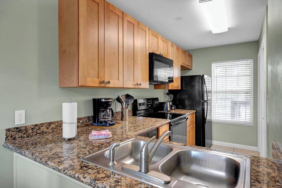 Full Kitchen with all the necessities