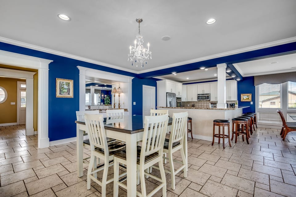 Seating for six at the breakfast table