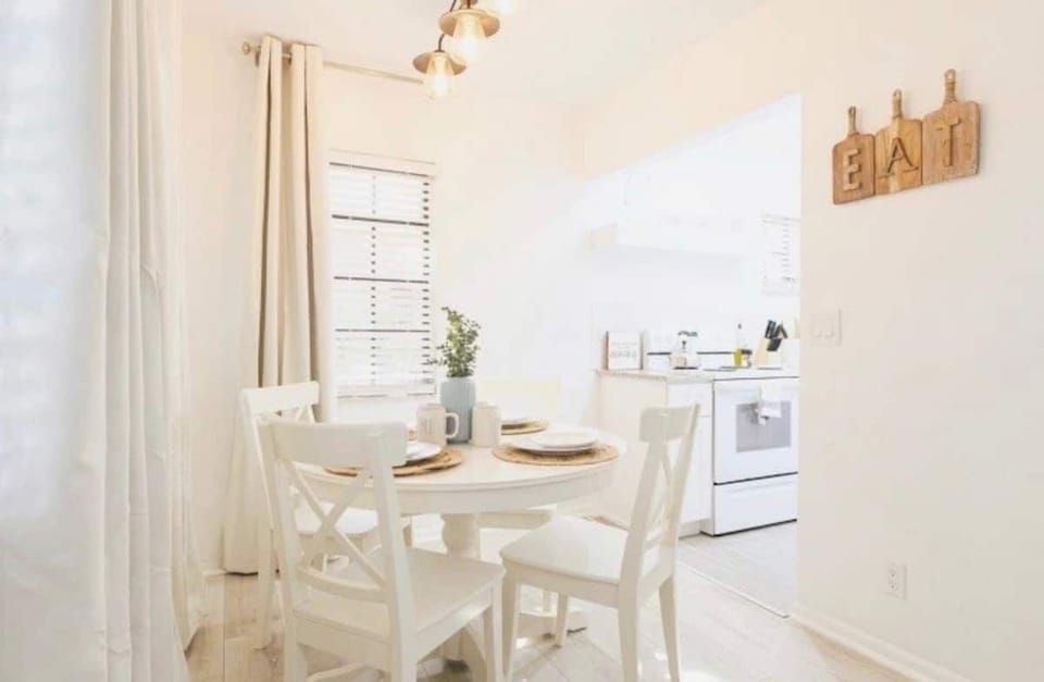 dining room adjacent to kitchen