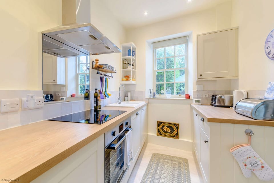 The Reading Room Kitchen - StayCotswold