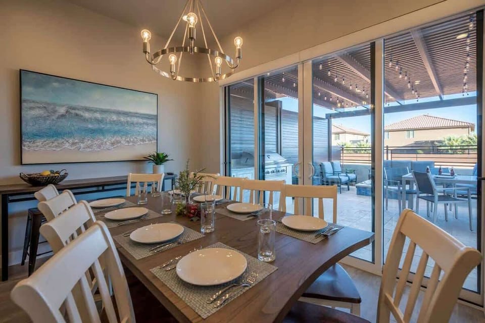 Large dining table for groups and families