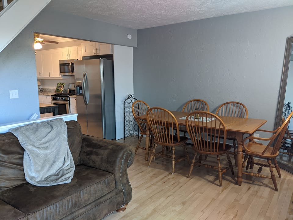 Open concept main floor with dining for 6