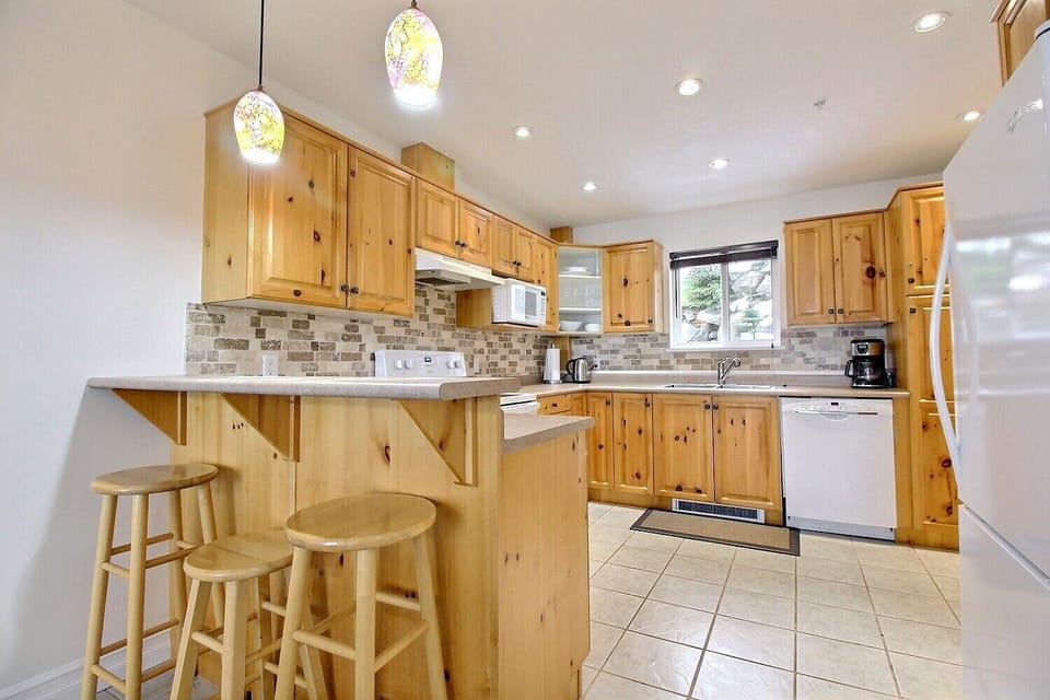 Fully equipped rustic kitchen with 4 appliances and sit up bar. 