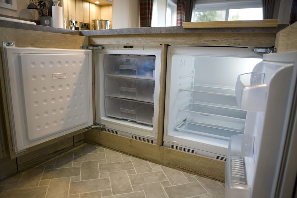 Cabin | Private kitchen | Fridge, microwave, oven, stovetop