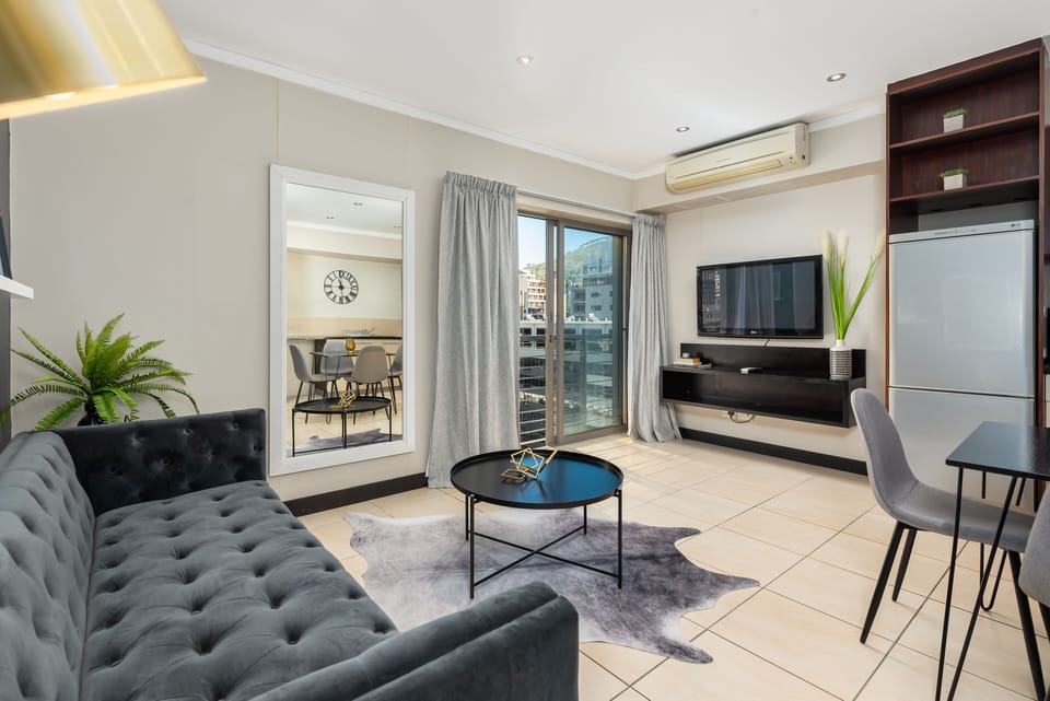 Premier Apartment | Living area | 32-inch flat-screen TV with satellite channels, TV, Netflix