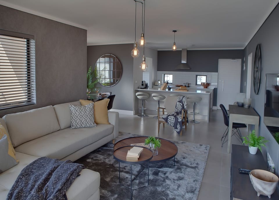 Luxury Apartment | Living area | 32-inch flat-screen TV with satellite channels, TV, Netflix