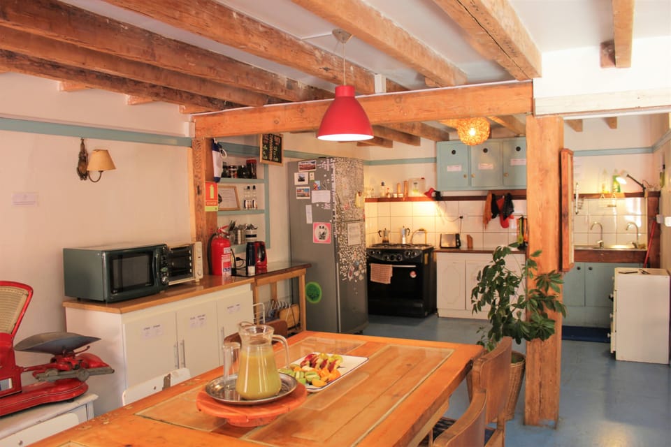 Budget Room for 6 People | Shared kitchen | Full-size fridge, microwave, oven, stovetop