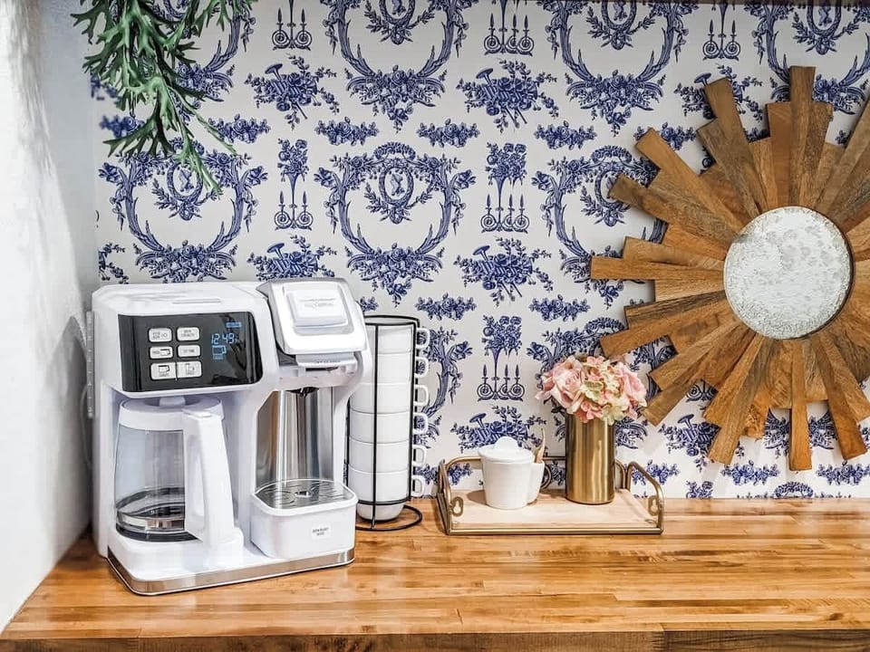 Duo Coffee Maker and K cup machine. Coffee is in the freezer, creamer in the fridge, but bring your own K cups.