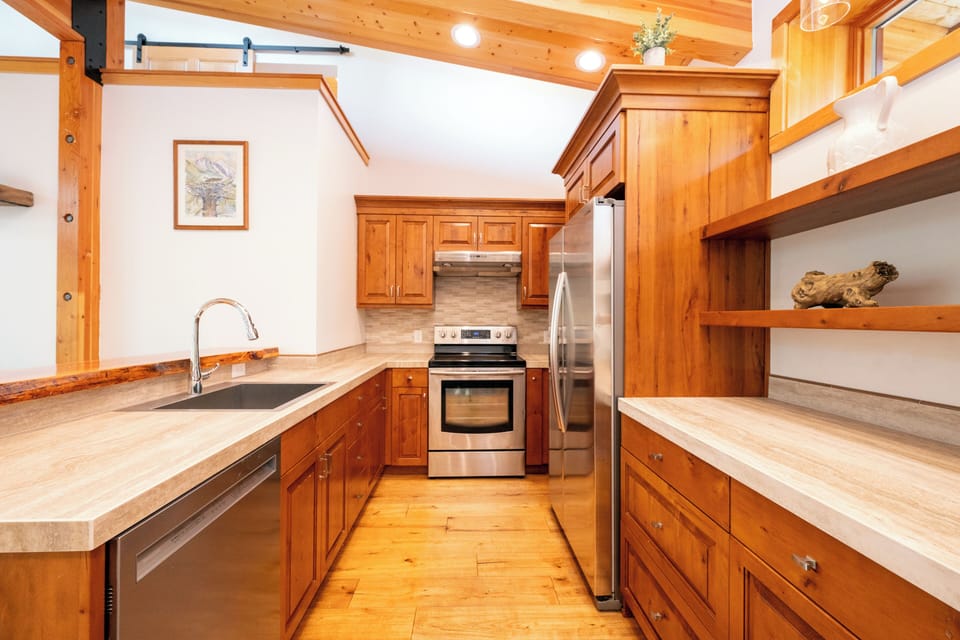 Osprey's Nest | Private kitchen | Fridge, electric kettle, highchair