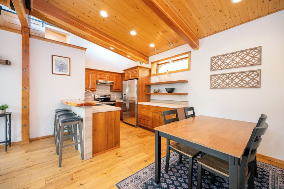 Osprey's Nest | Private kitchen | Fridge, electric kettle, highchair