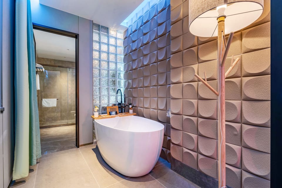 Wonderful and Beautiful Bathtub Room | Egyptian cotton sheets, premium bedding, down comforters