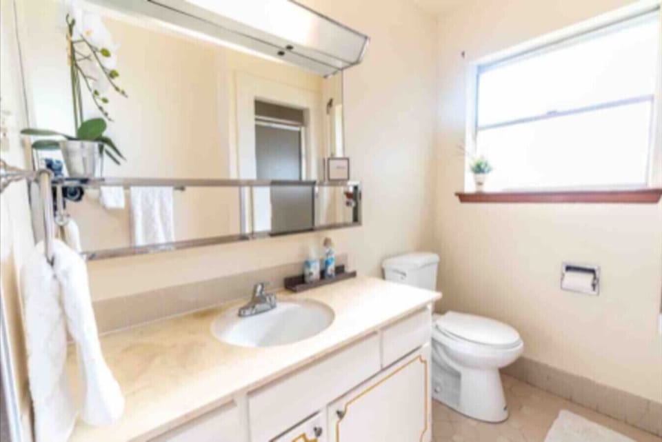 Bath room1 with Shower & tub