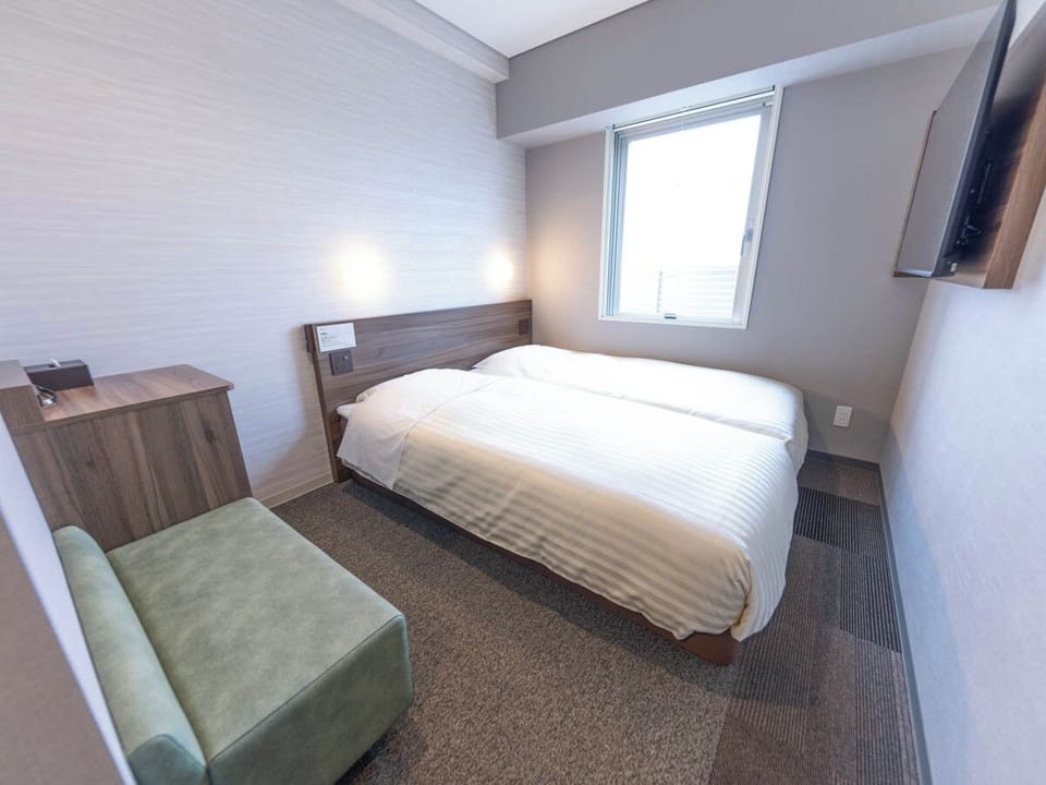 Desk, laptop workspace, soundproofing, free WiFi