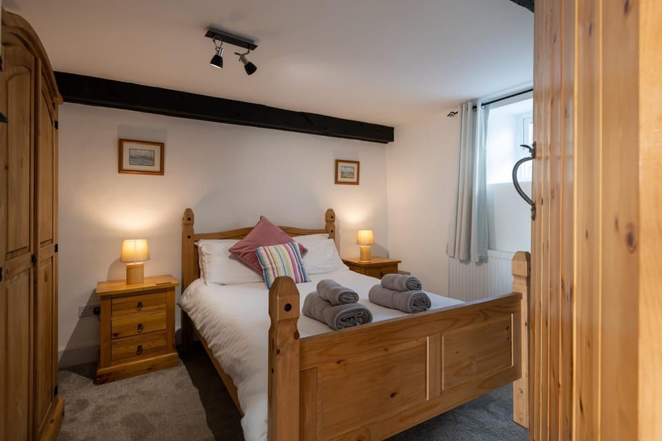 Hill Top 1 Master Bed