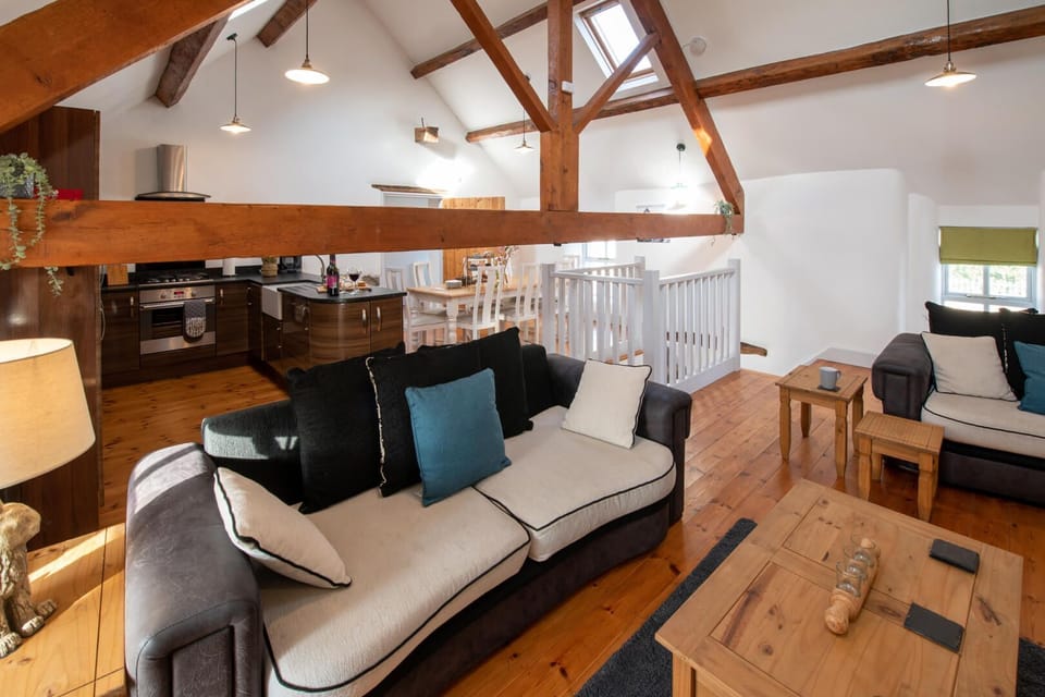 Hill Top 1 Upstairs area