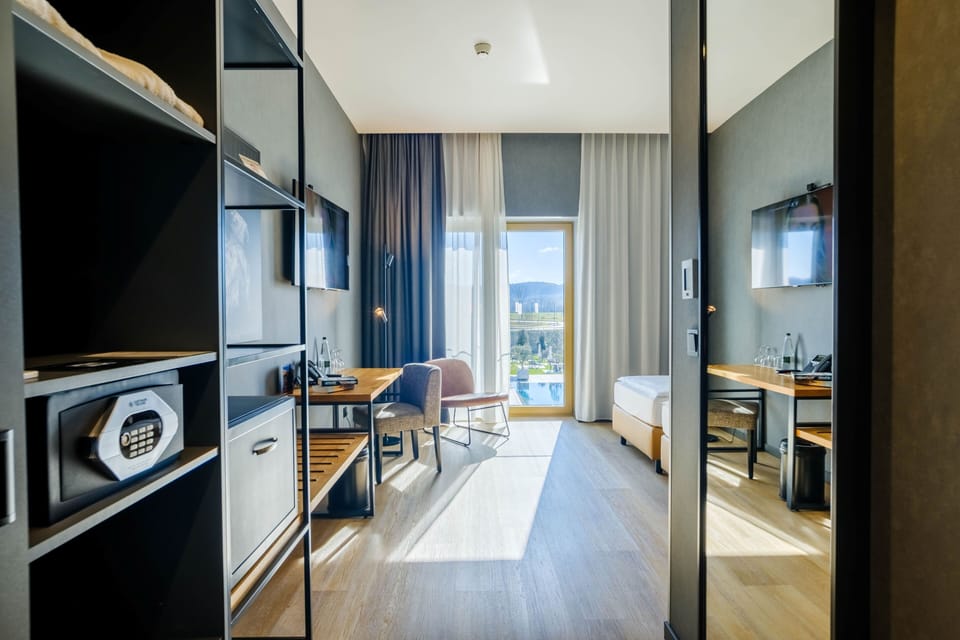 Double Room | Hypo-allergenic bedding, minibar, in-room safe, desk