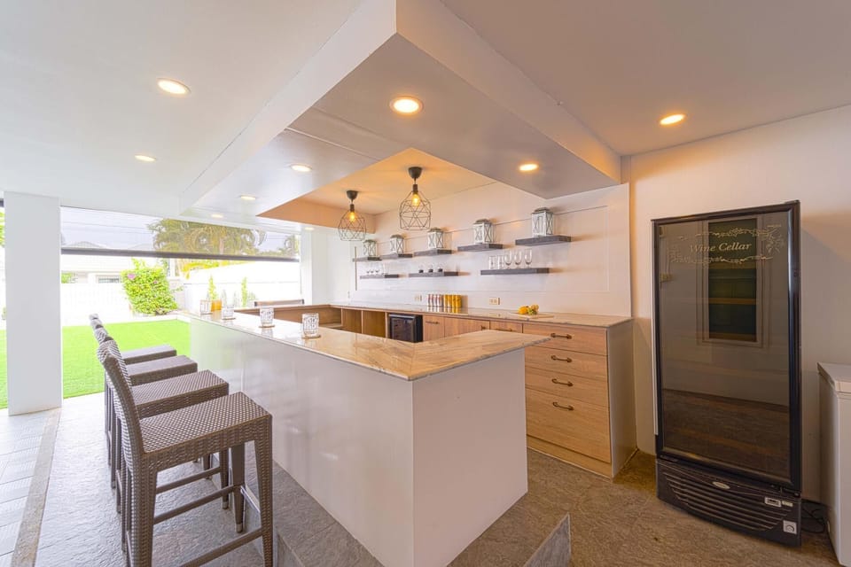 Family Villa | Private kitchen | Full-size fridge, microwave, oven, stovetop