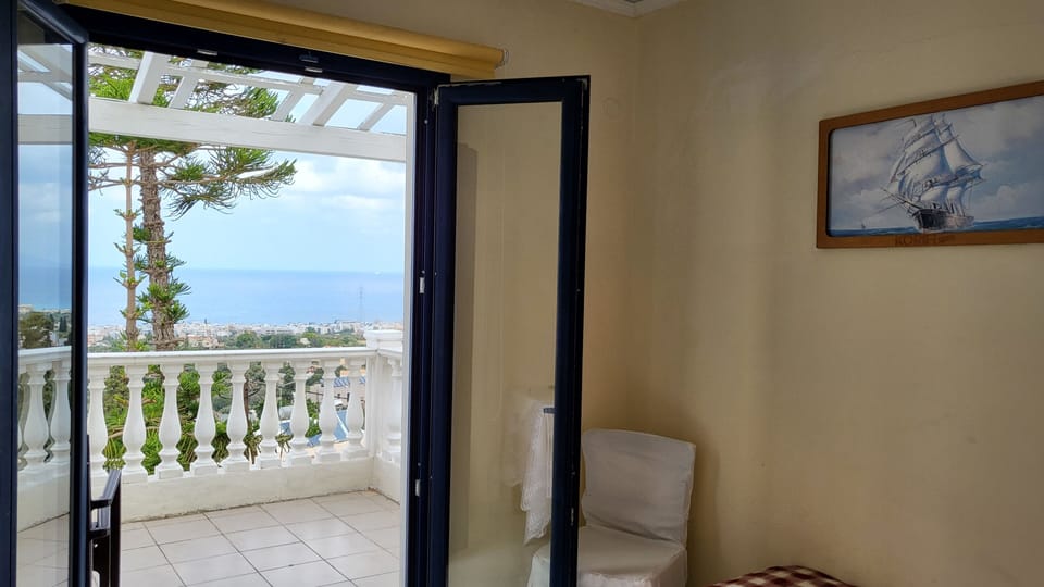 Studio, 1 Bedroom, Smoking, Balcony | Interior