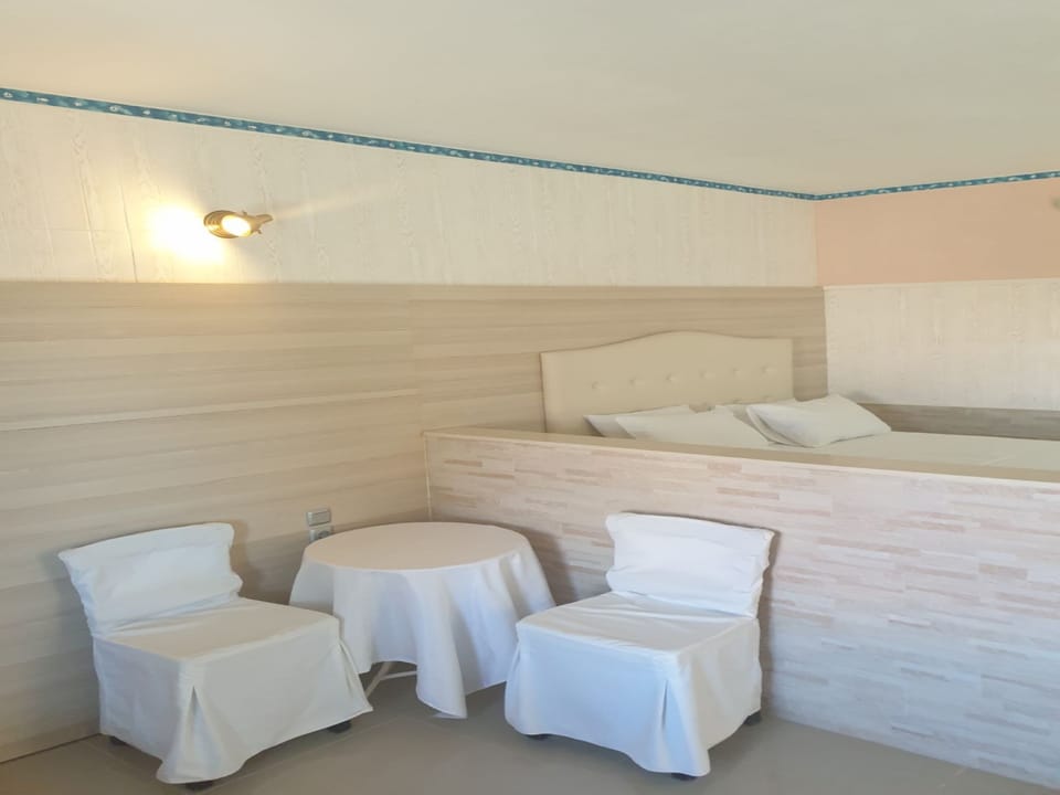 Room, 1 Bedroom, Smoking, Balcony | Living room