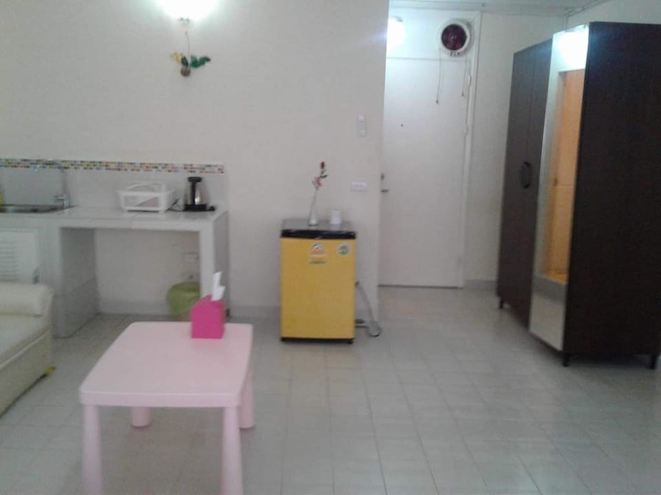 Room, 1 Bedroom | Living room | TV