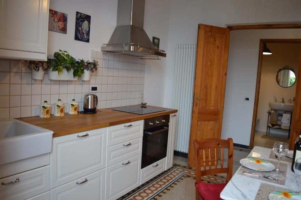 Apartment, 1 Bedroom | Private kitchen | Full-size fridge, oven, stovetop, espresso maker